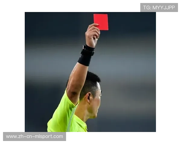 沃克因底线防守拉倒对手领到黄牌,累计停赛一场