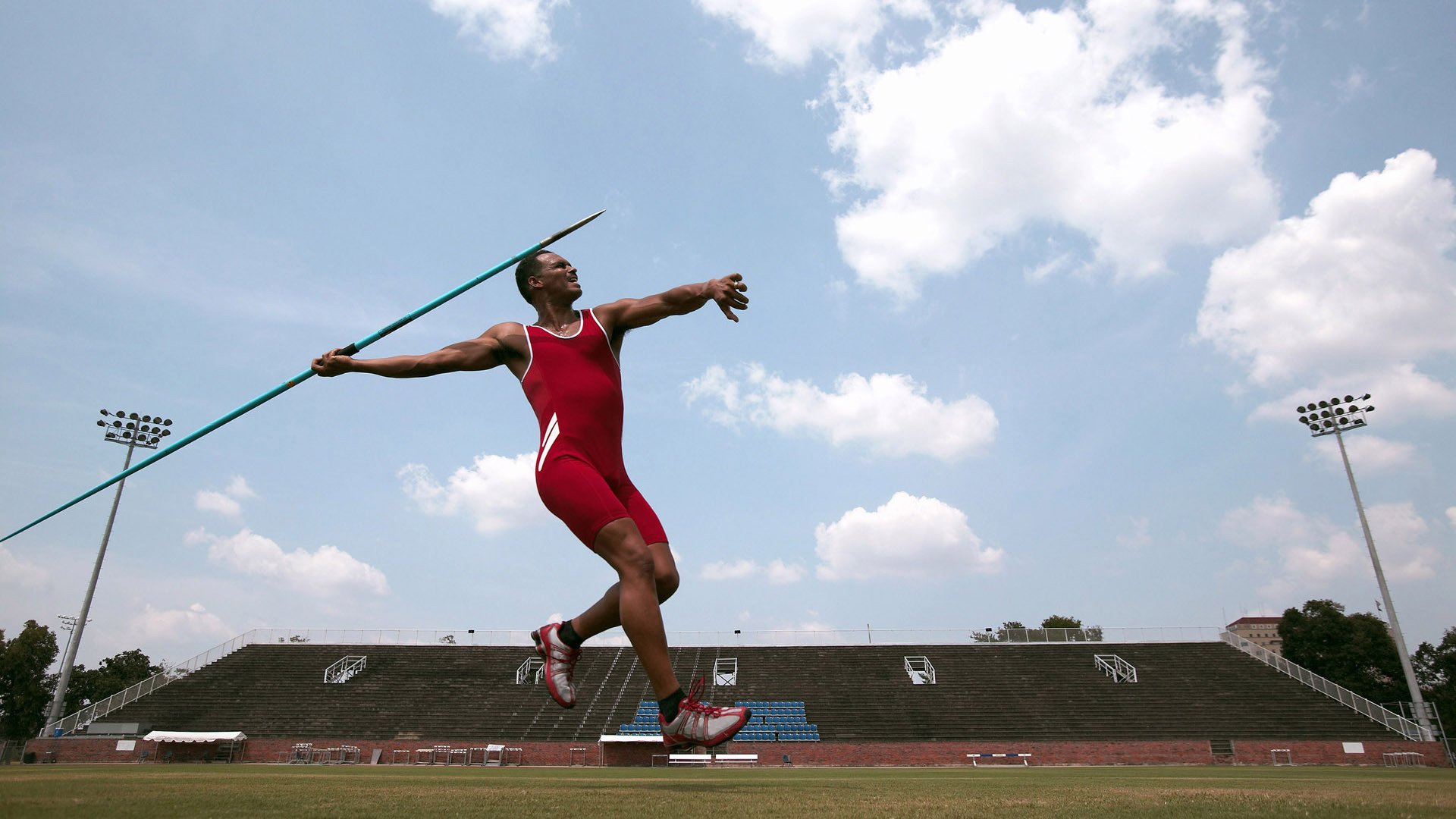 米兰官方网站-俱乐部与社区联合开展免费体育课堂推动全民健身，社区体育活动合作方案